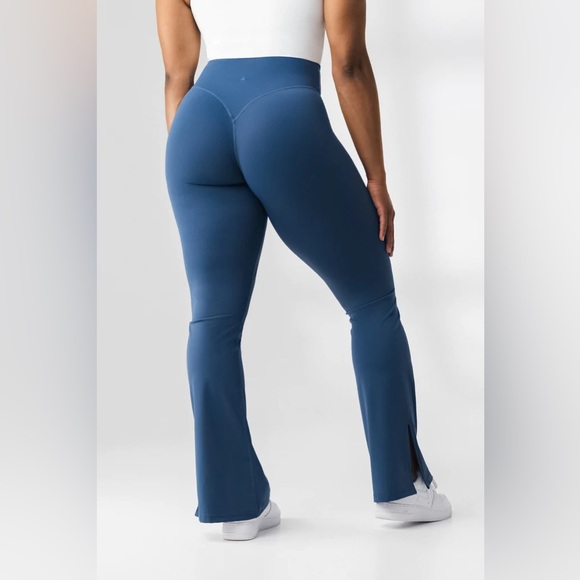 Vitality/Balance Athletica Cloud Flare Pant In Navy, Size XXL. Sold out online! - Picture 2 of 7